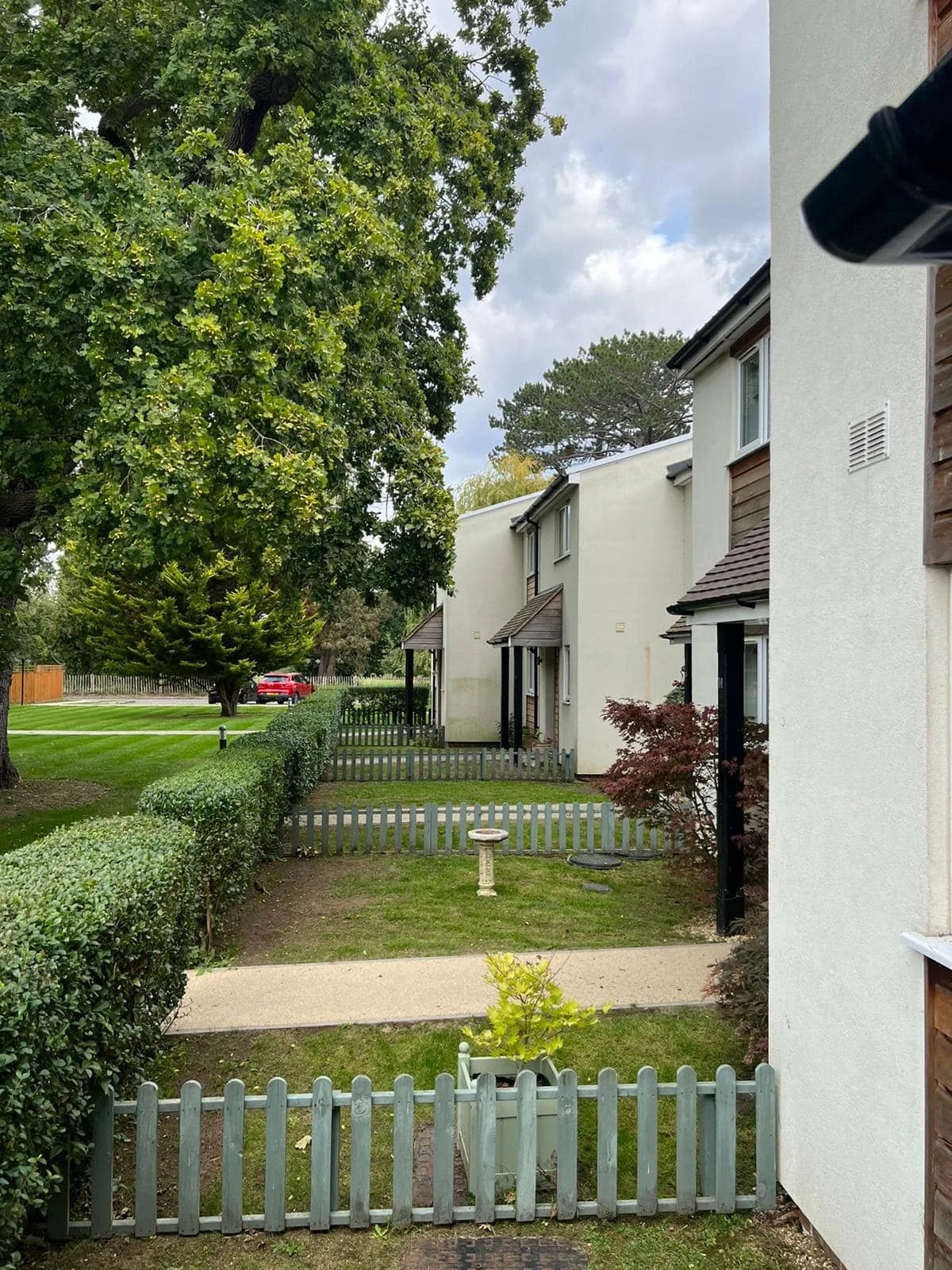 Residential grounds maintenance — photograph 2