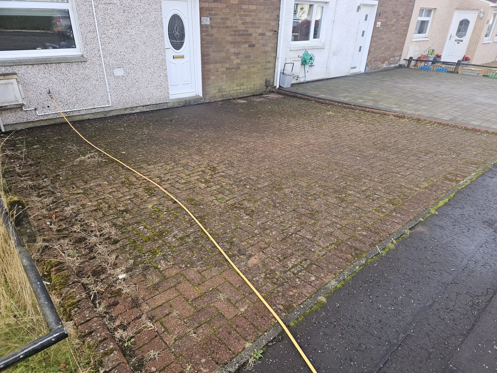 Driveway cleaning — before cleaning